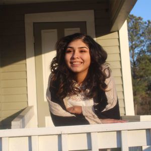 Meet your Posher, Gaby